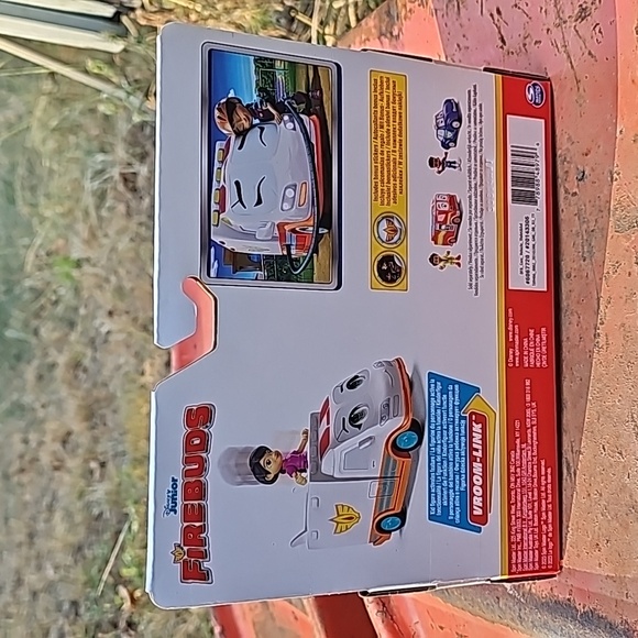 Disney Junior Firebuds Friends Violet and Axl Figure and Ambulance Vehicle Set - Picture 2 of 12